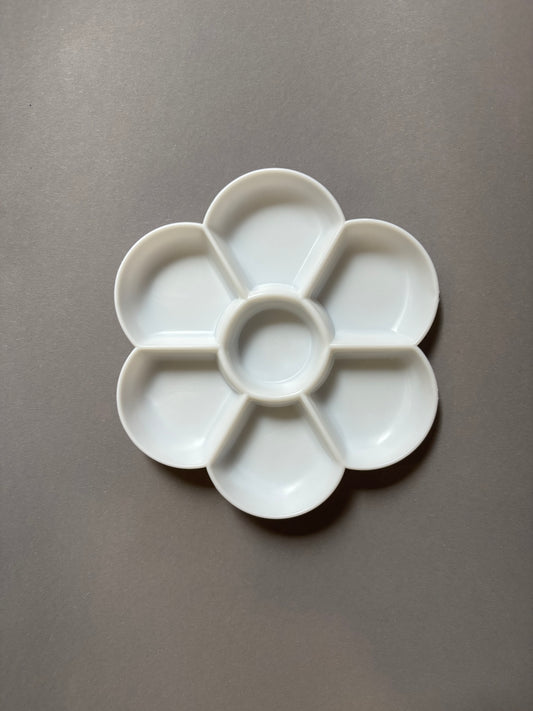 Plastic pot for painting