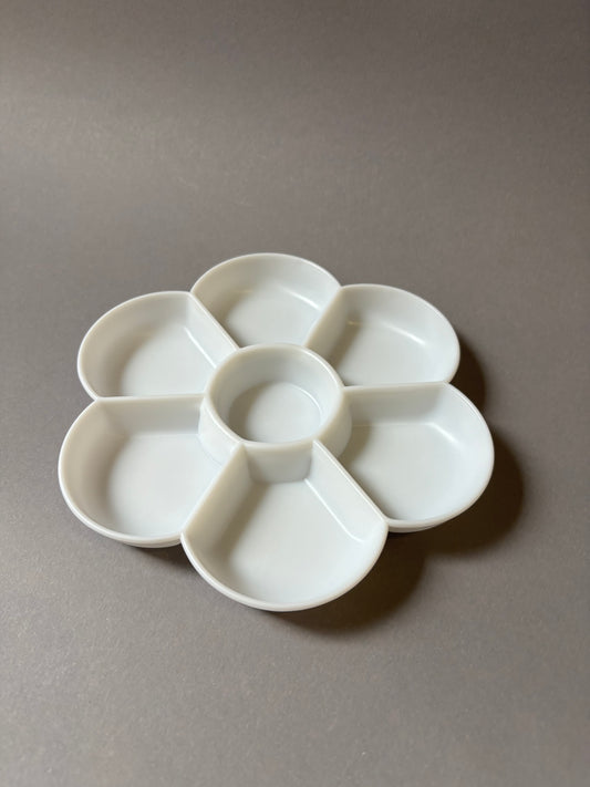 Plastic pot for painting