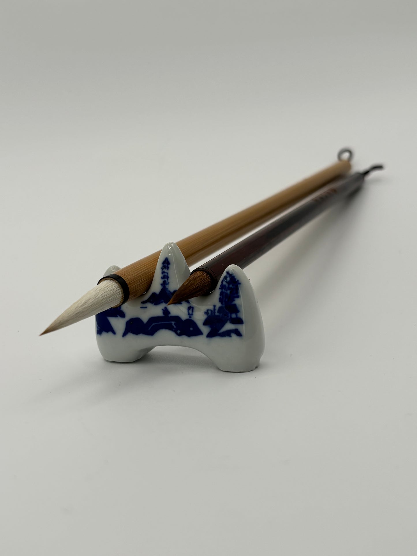 Brush holder ceramic